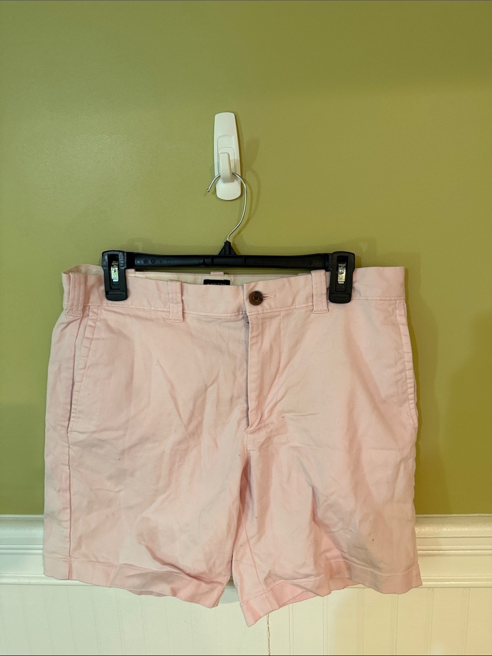 J. Crew Men's Size 32W Flat Front Shorts in Light Pink (7 inch inseam)